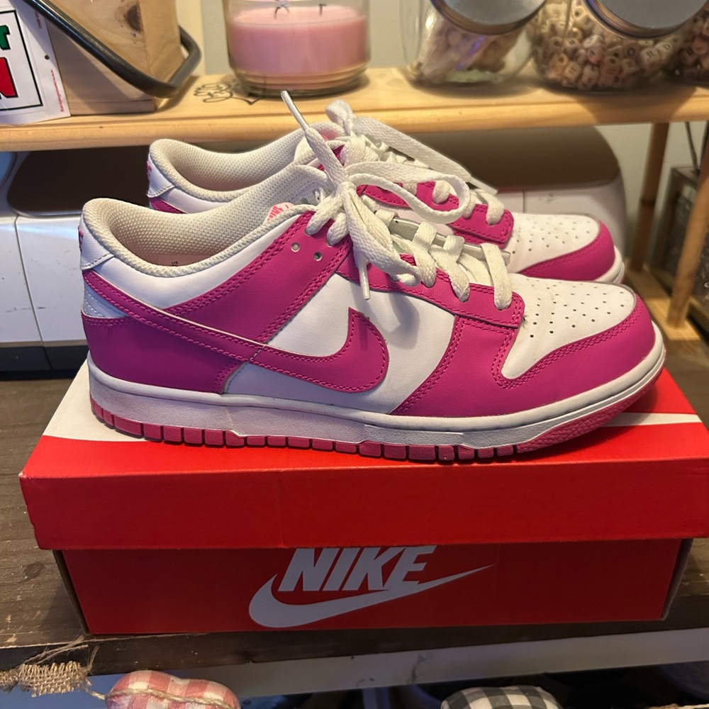 Women’s Nike Dunks low in color Fuchsia size 7Y